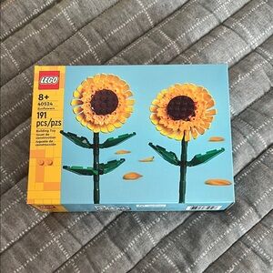 LEGO Sunflower Set with Yellow and Green Pieces